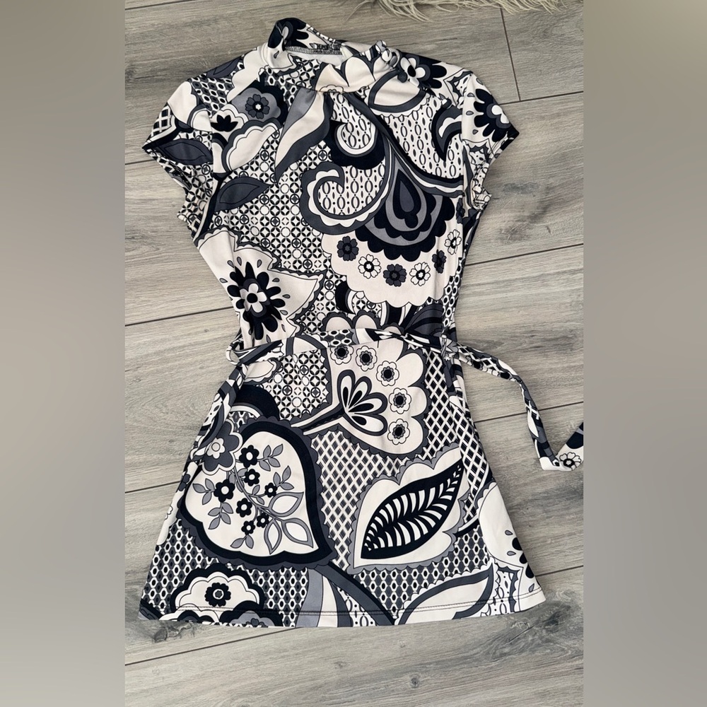 Vintage Black and White Floral Mini Dress - Picture 1 of 4